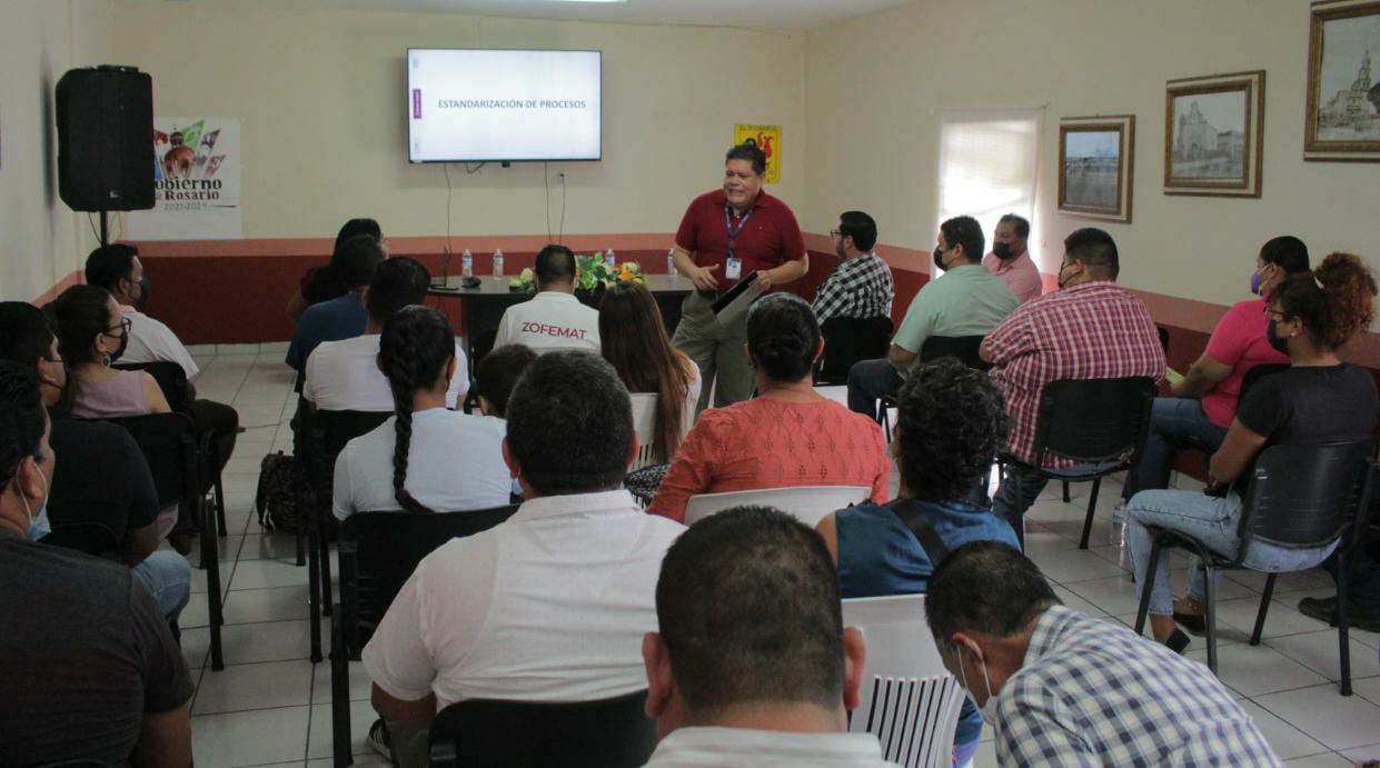 La alcaldesa Claudia Valdez impulsa a emprendedores a crecer  